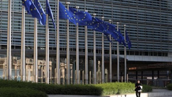 配资平台最新消息一览表 欧盟高官：面对美关税“勒索”，欧盟“不会退缩”